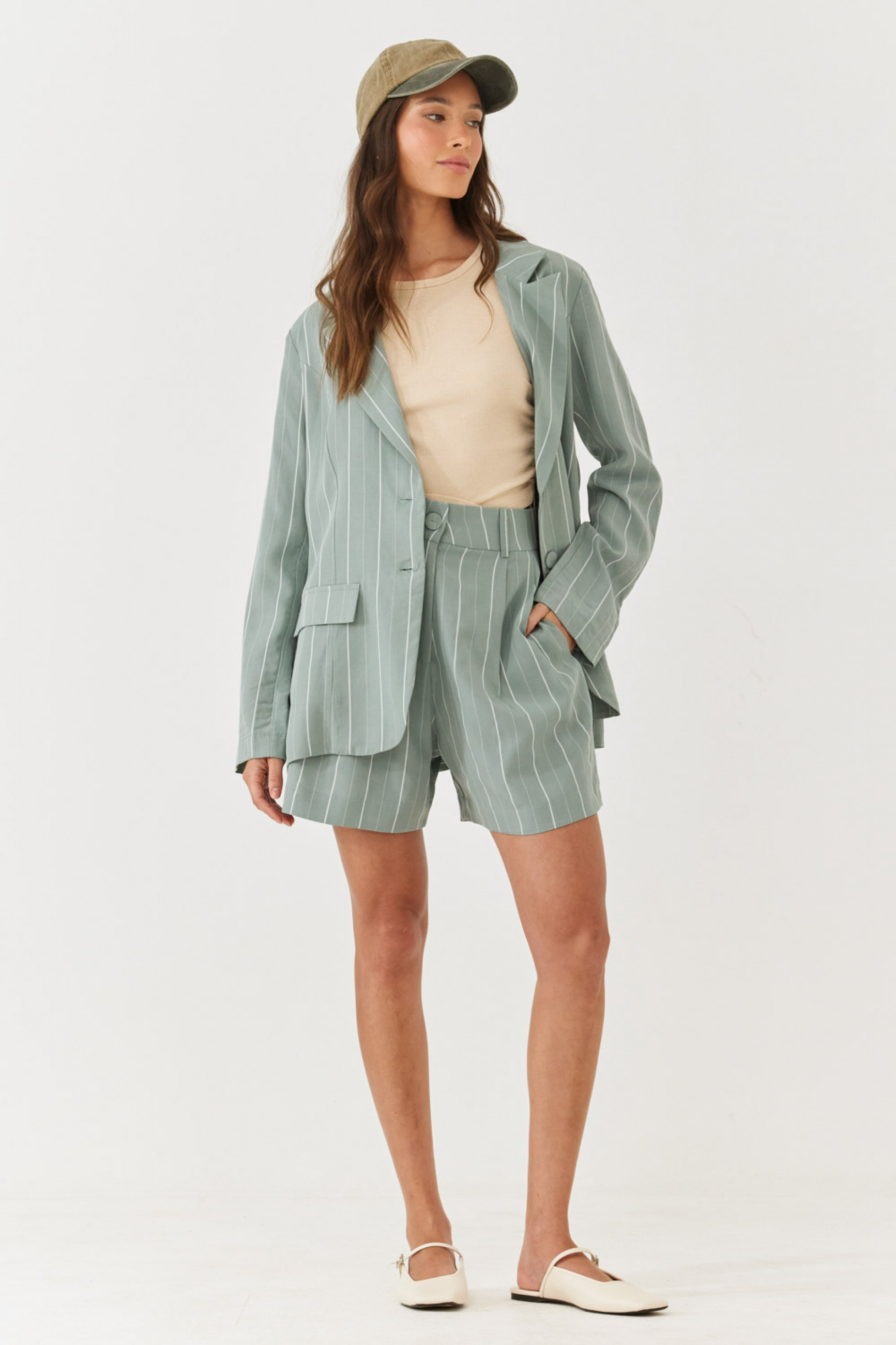 Shorts Listrado Alfaiataria Verde Deb