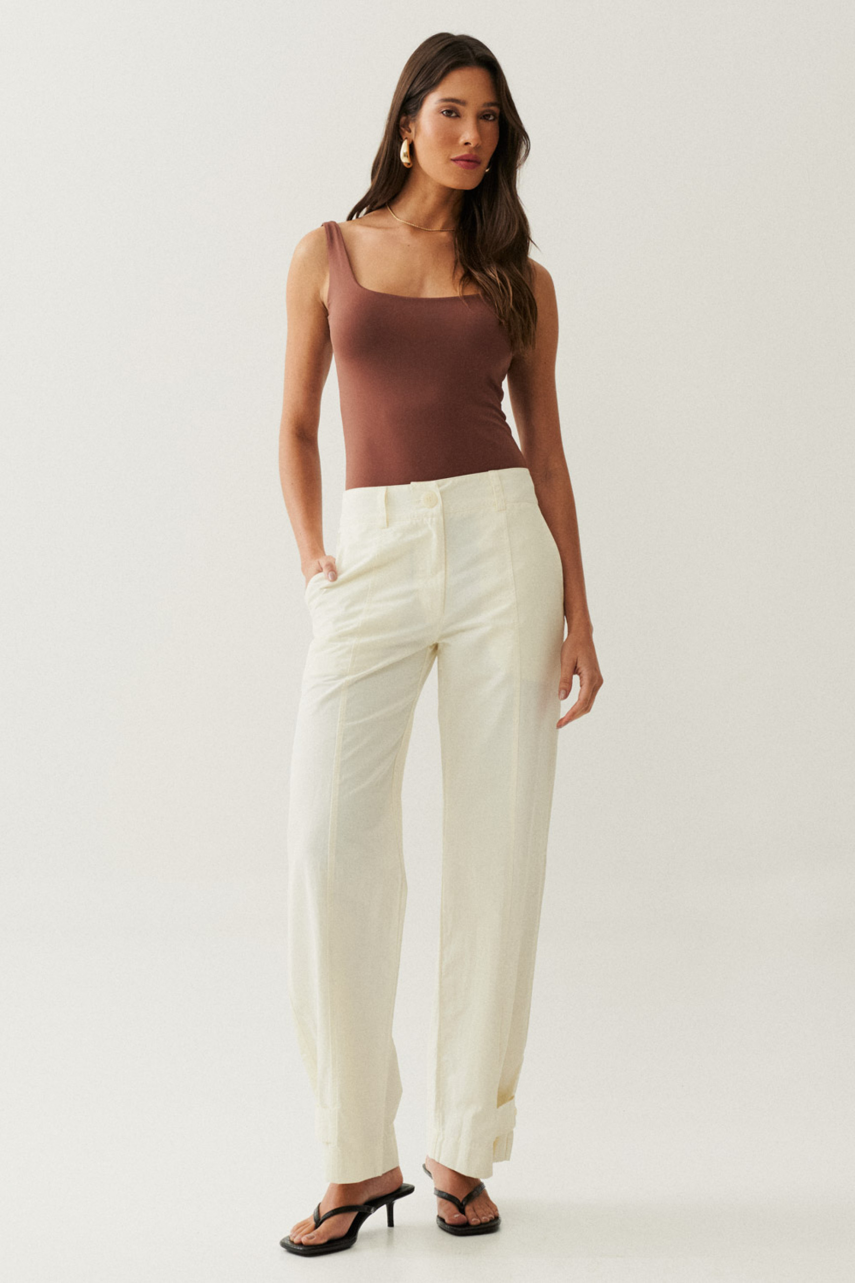 Calça com Nervura e Botão Off White