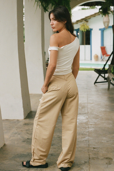 Calça com Nervura e Botão Bege