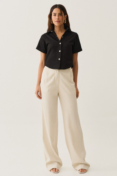 Camisa Cropped com Botão Preto