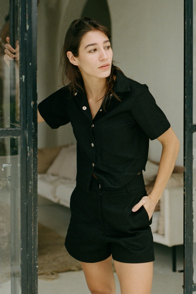 Shorts com Botão e Bolsos Preto