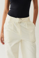 Calça Reta com Cinto de Fivela Off White