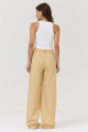 Calça Reta com Cinto de Fivela Bege